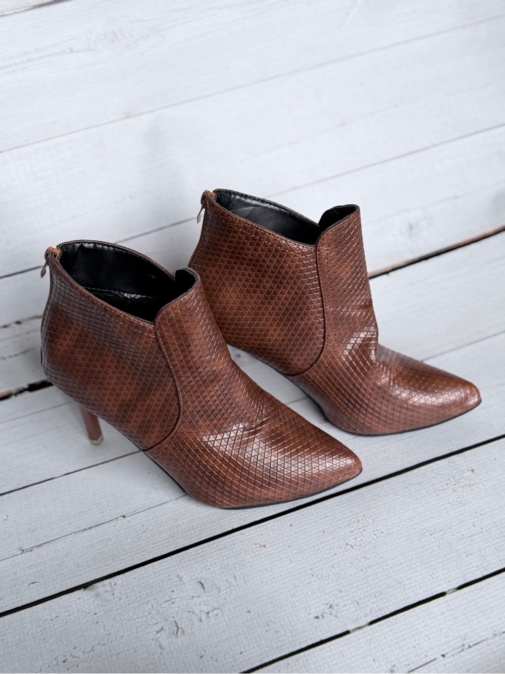 Boutique Textured Embossed Pointed Toe Stiletto High Heel Ankle Boots Size 39 - Picture 6 of 12